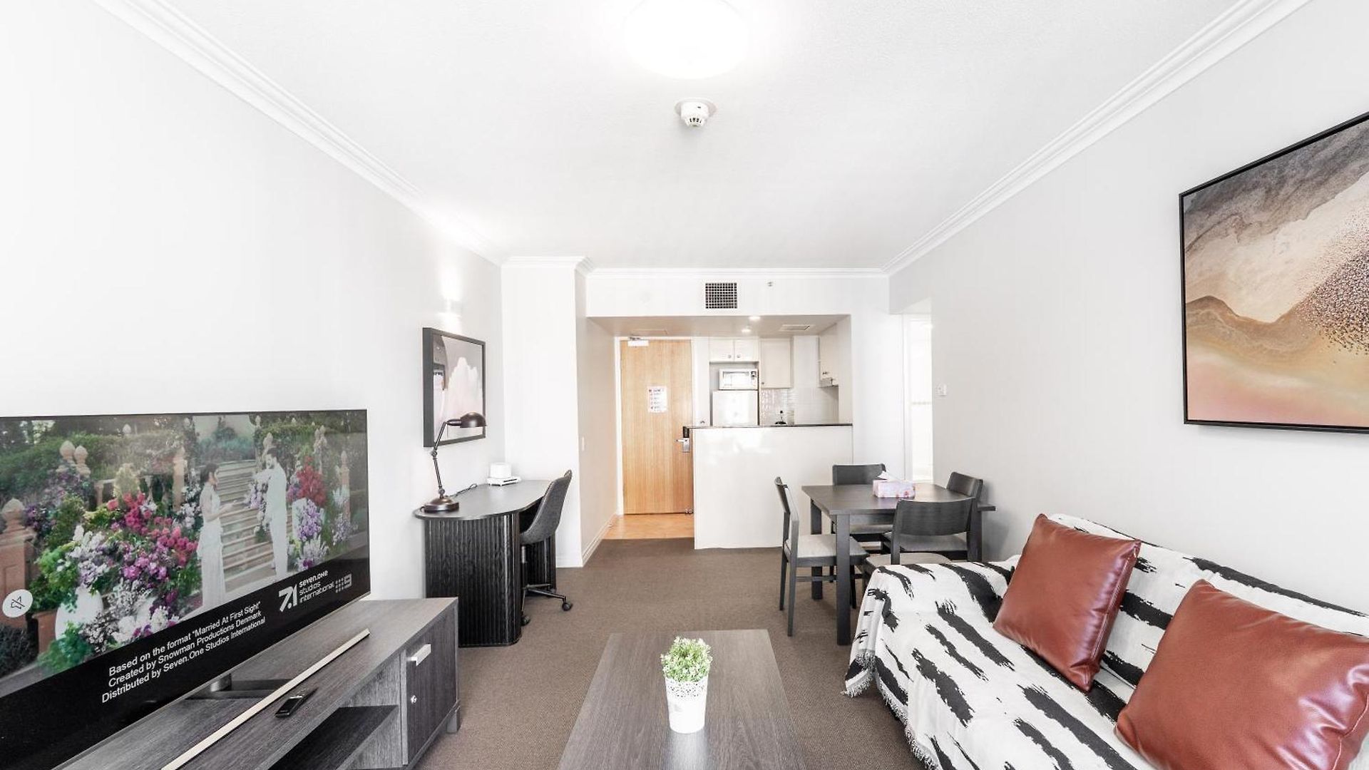 1bed 1bath With Story Bridge And River Views, Parking, And Private Balcony M7 Apartment *