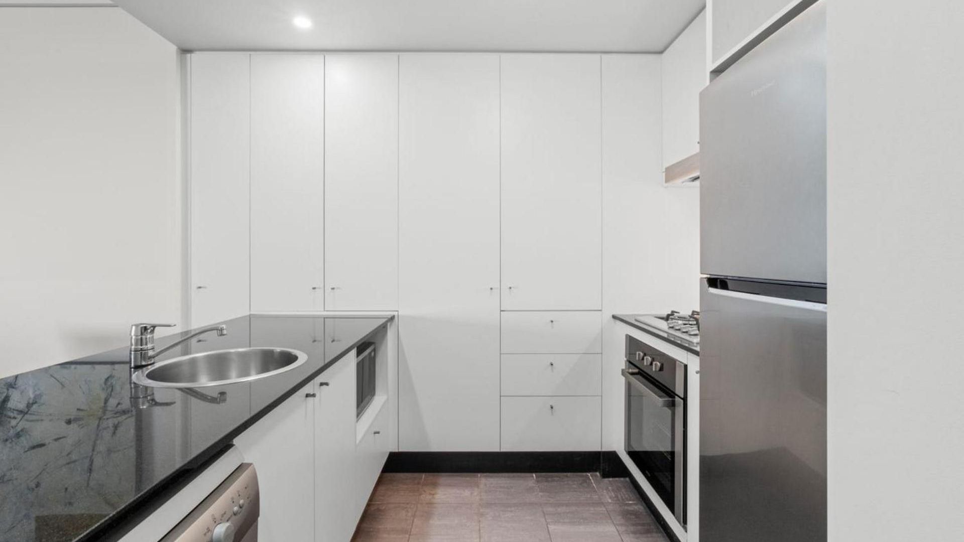 Luxury Cbd 2b2b Balcony Views Free Parking Brisbane