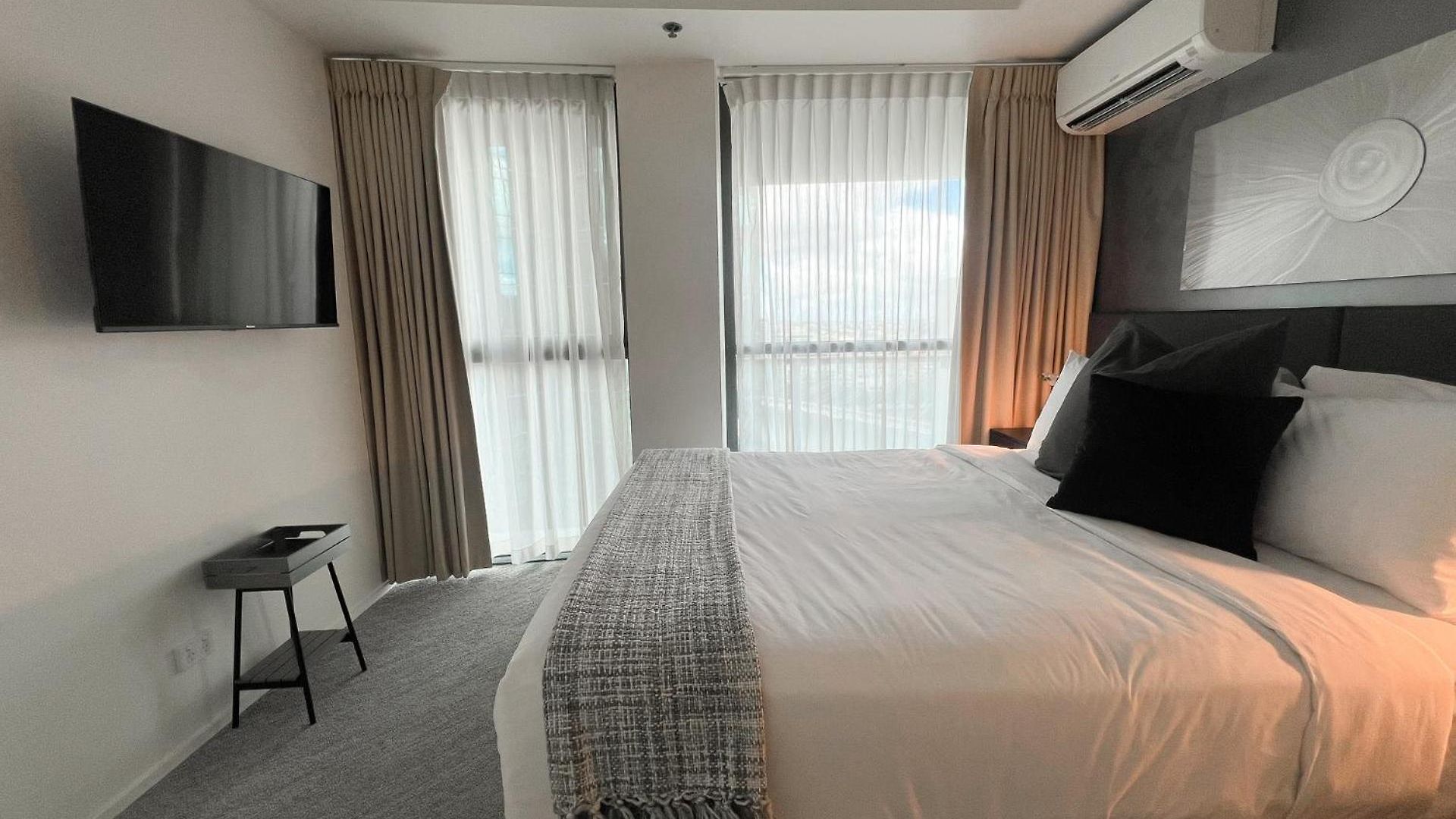 Luxury Cbd 2b2b Balcony Views Free Parking