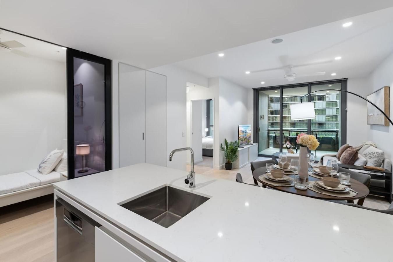Designer 2 Bed In Queens Wharf Riverfront Cbd Gem Apartment *