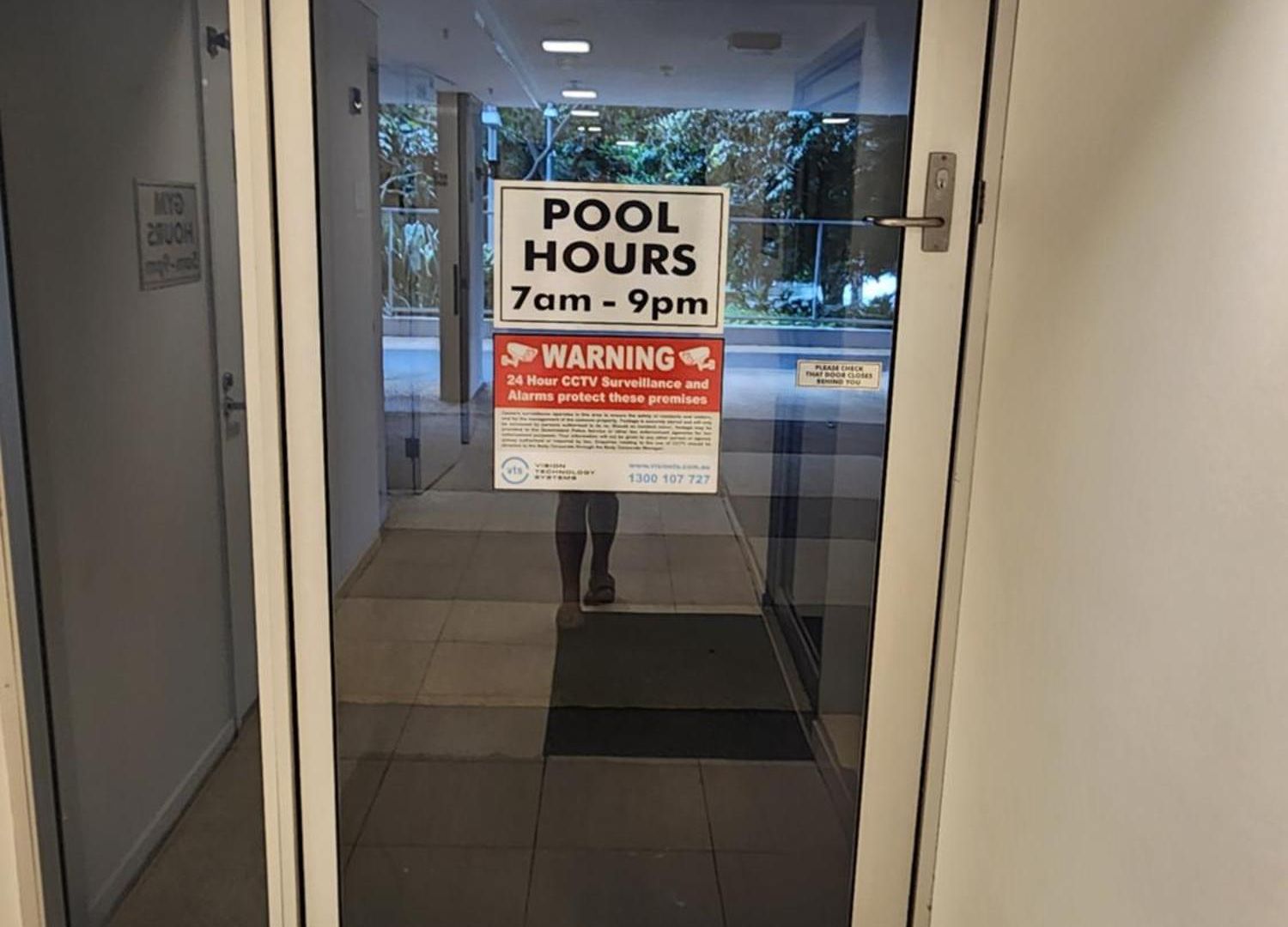 Spacious 1 Bedroom Mezzanine With Large Bath Views 2 Free Parking Spots Apartment Brisbane