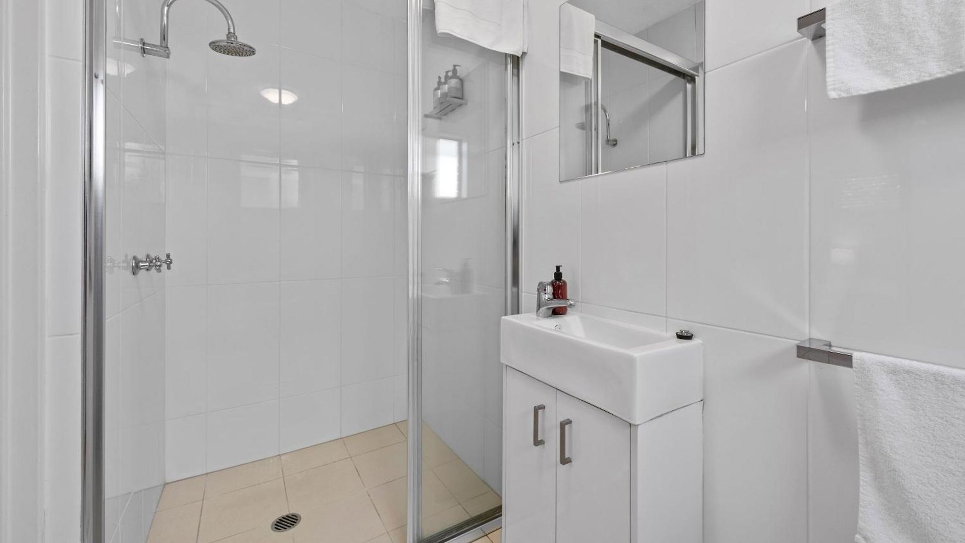 Cozy Near Gabba With Ac, Comfy Bed & Laundry Brisbane