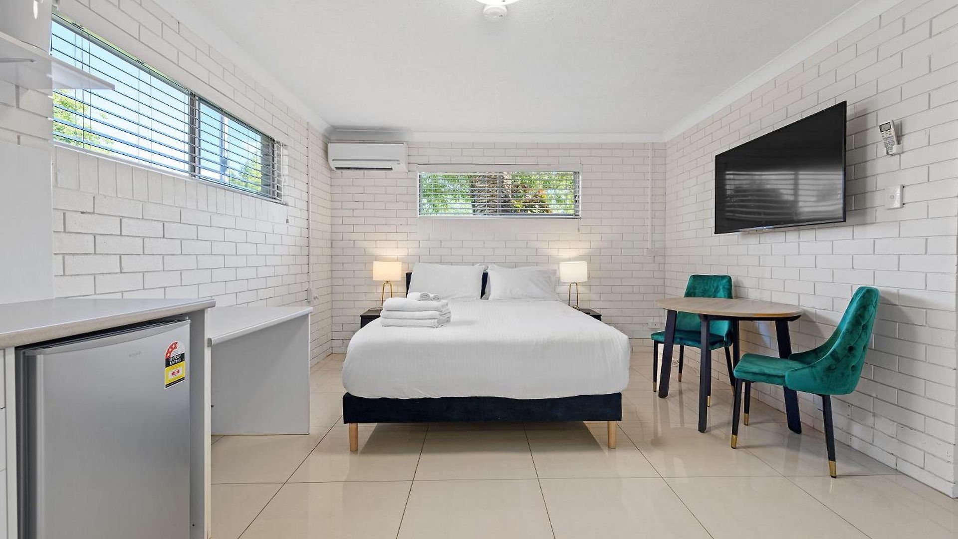 Apartment Cozy Near Gabba With Ac, Comfy Bed & Laundry *