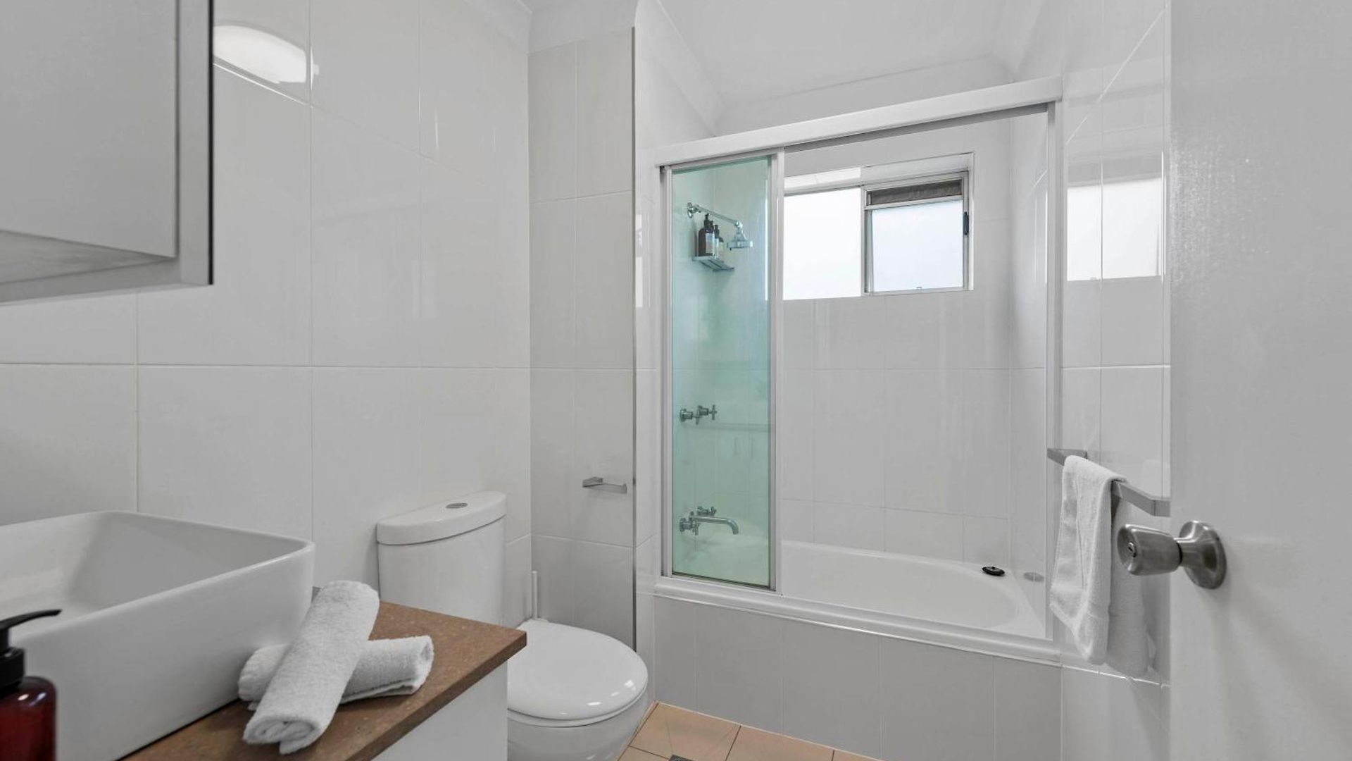 Quiet 3brm Near Gabba With Free Parking & Wifi Apartment