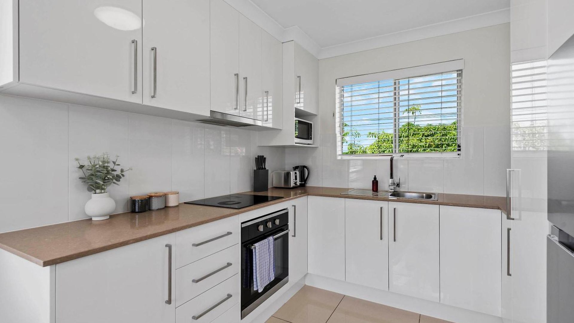 Quiet 3brm Near Gabba With Free Parking & Wifi * Brisbane