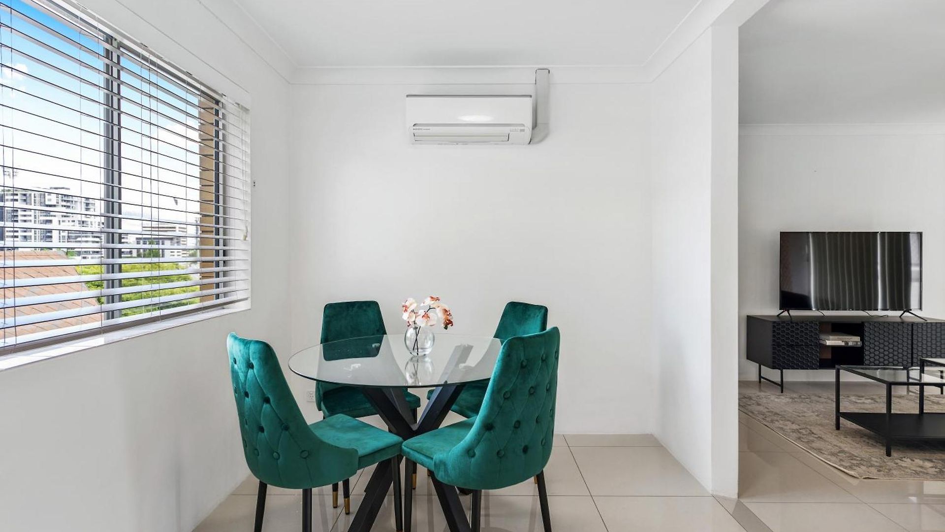 Apartment Spacious 2brm Close To Gabba With Parking & Wifi