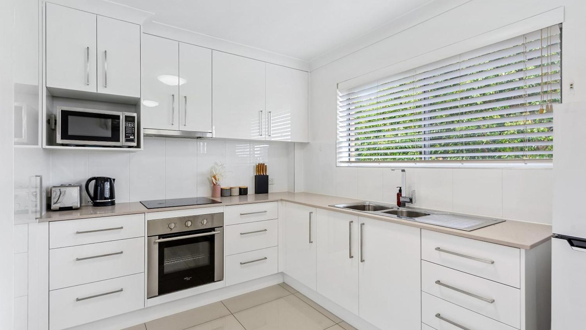 Spacious 2brm Close To Gabba With Parking & Wifi Apartment *