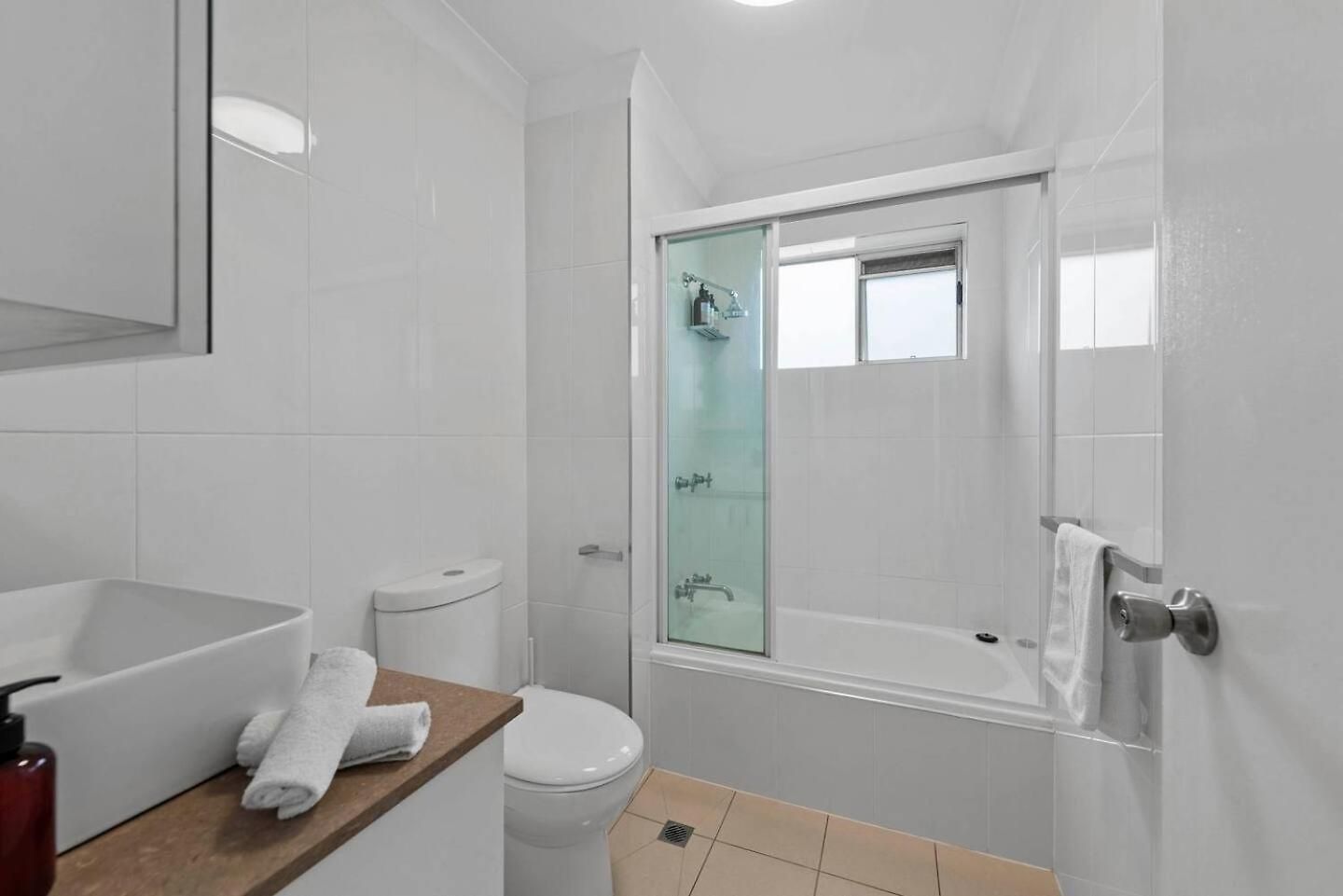 Apartment Lovely 3brm Near Gabba With Free Parking & Wifi *