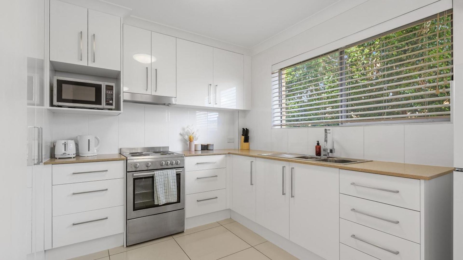 Apartment Stylish 2brm Near Gabba With Free Parking & Wifi *
