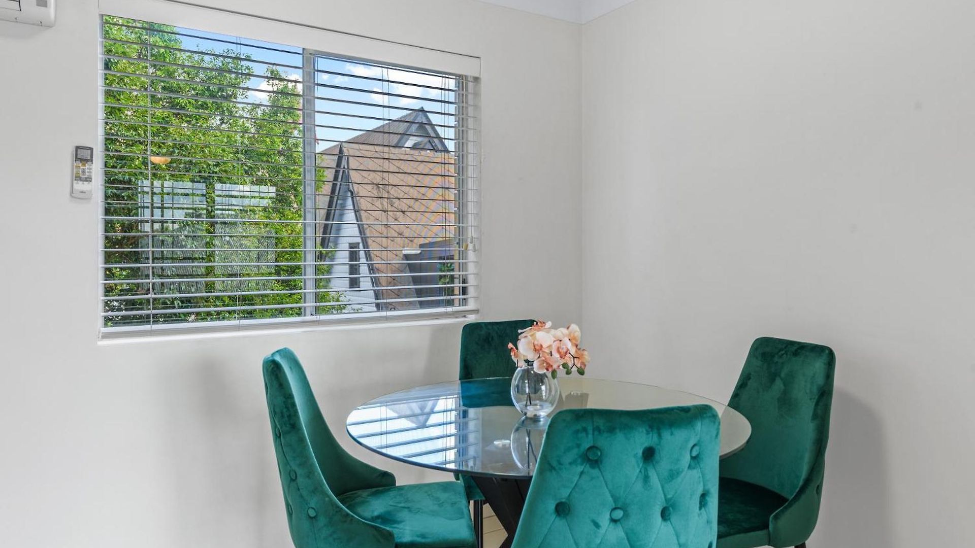Stylish 2brm Near Gabba With Free Parking & Wifi