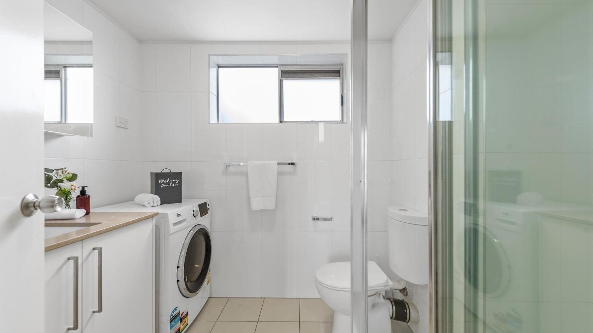 Stylish 2brm Near Gabba With Free Parking & Wifi
