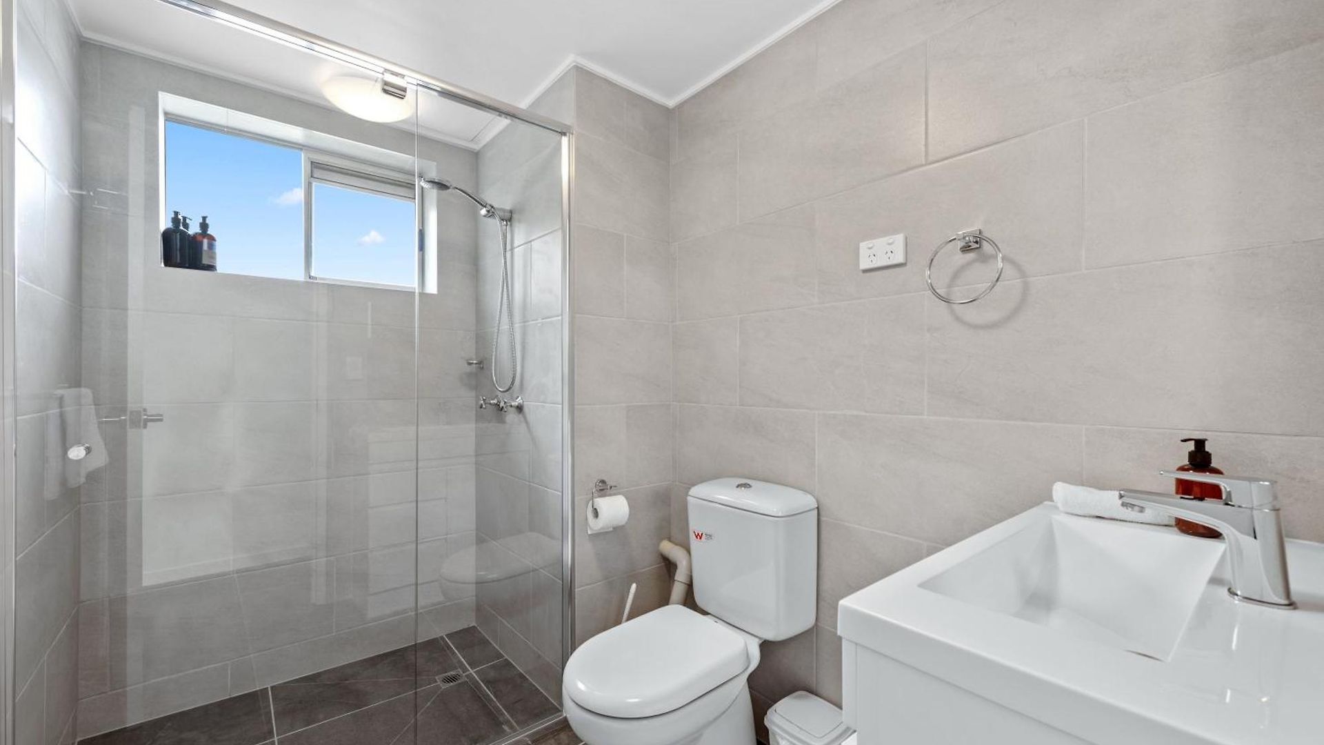 Apartment Spacious 3brm Close To Gabba With Car Park & Wifi