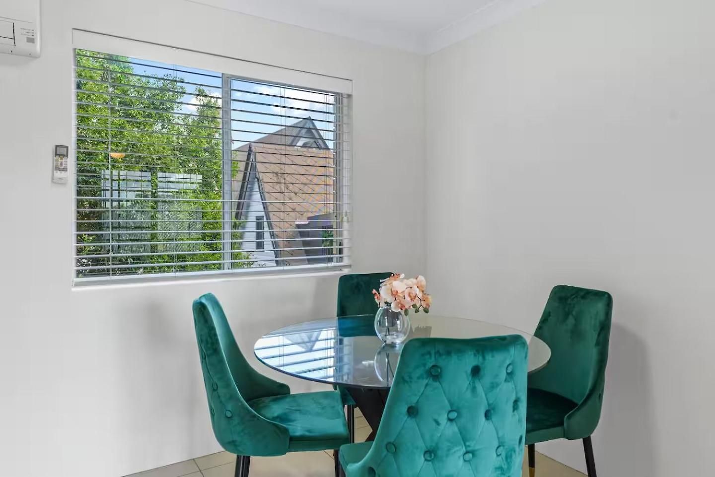 Apartment Stylish 2brm Close To Gabba With Parking & Wifi