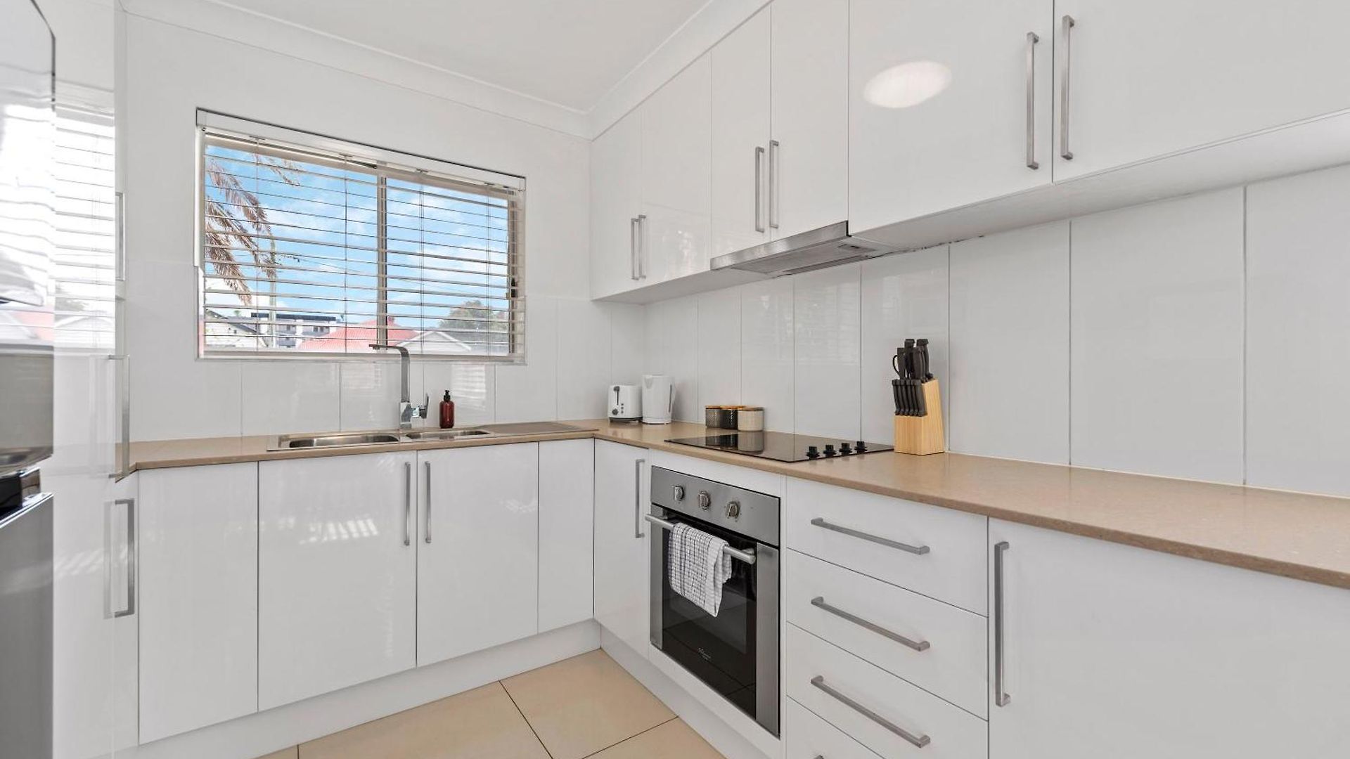 Spacious 3brm Near Gabba W Free Parking & Wifi