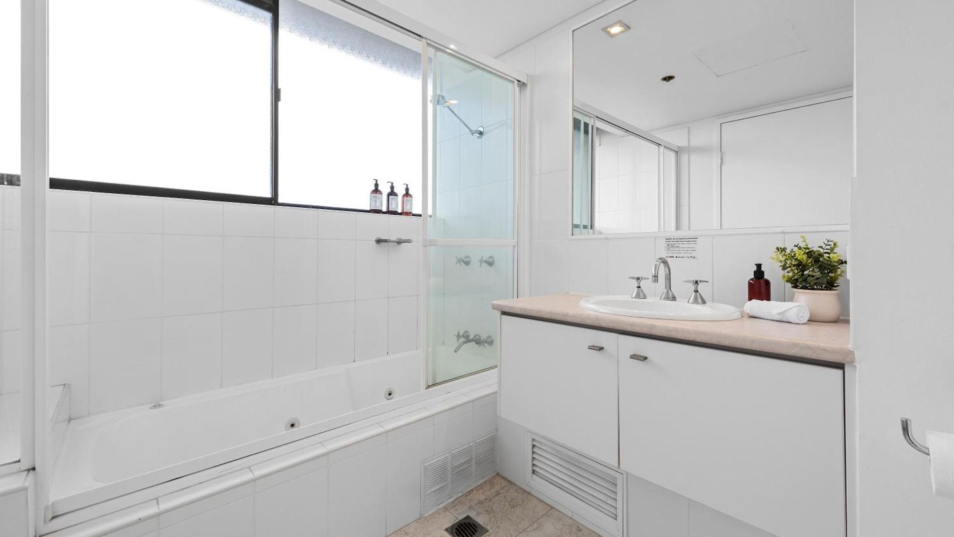 Cbd Near Stadium With Mountain Views! Apartment Brisbane
