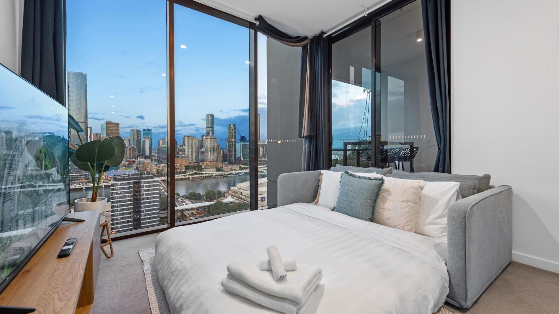 Apartment Altitude - Stunning & River Views! Brisbane