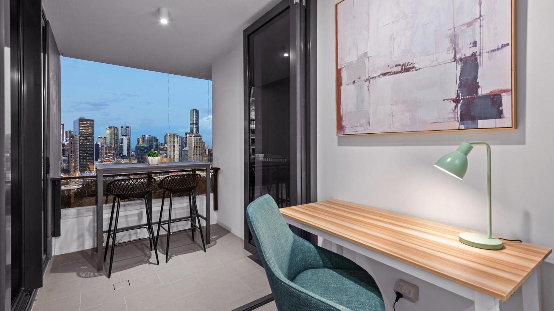 Apartment Altitude - Stunning & River Views! Brisbane