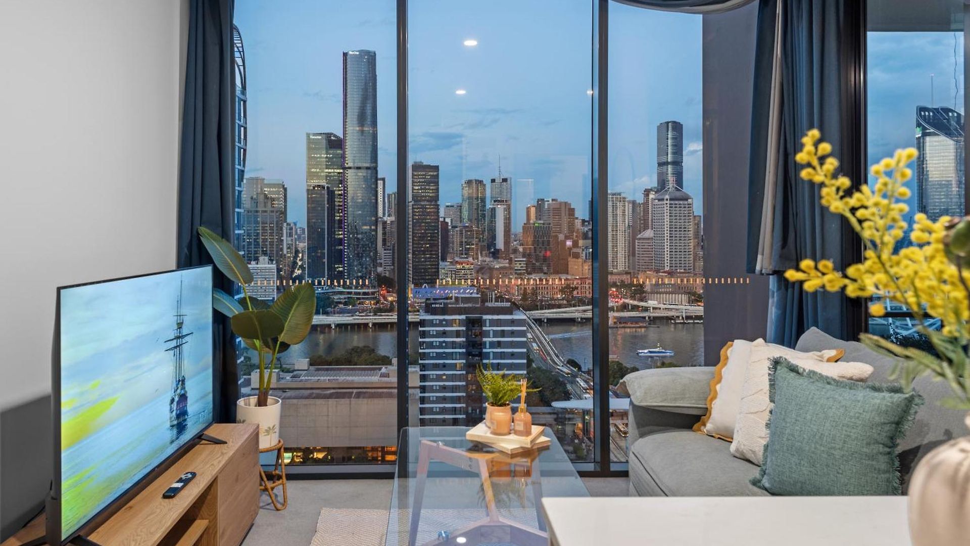 Altitude - Stunning & River Views! *