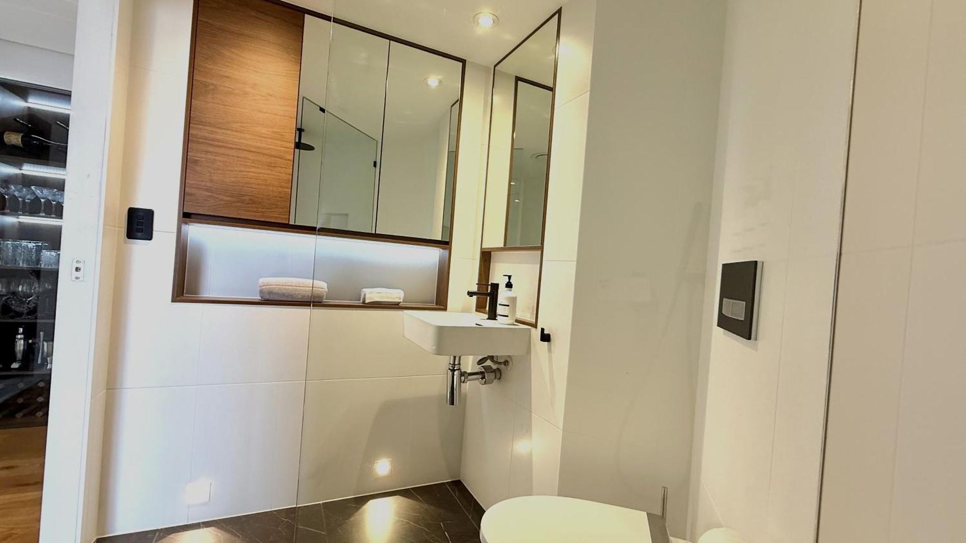 Luxury 2br - Skyline Views - Free Parking