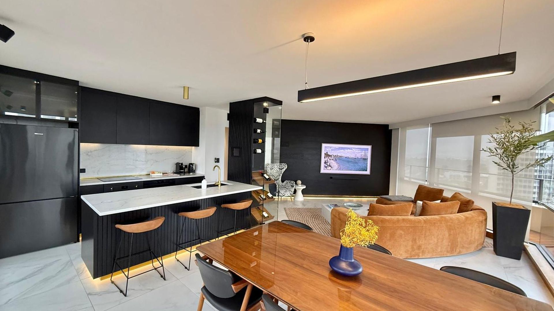 Luxury 2br - Skyline Views - Free Parking *