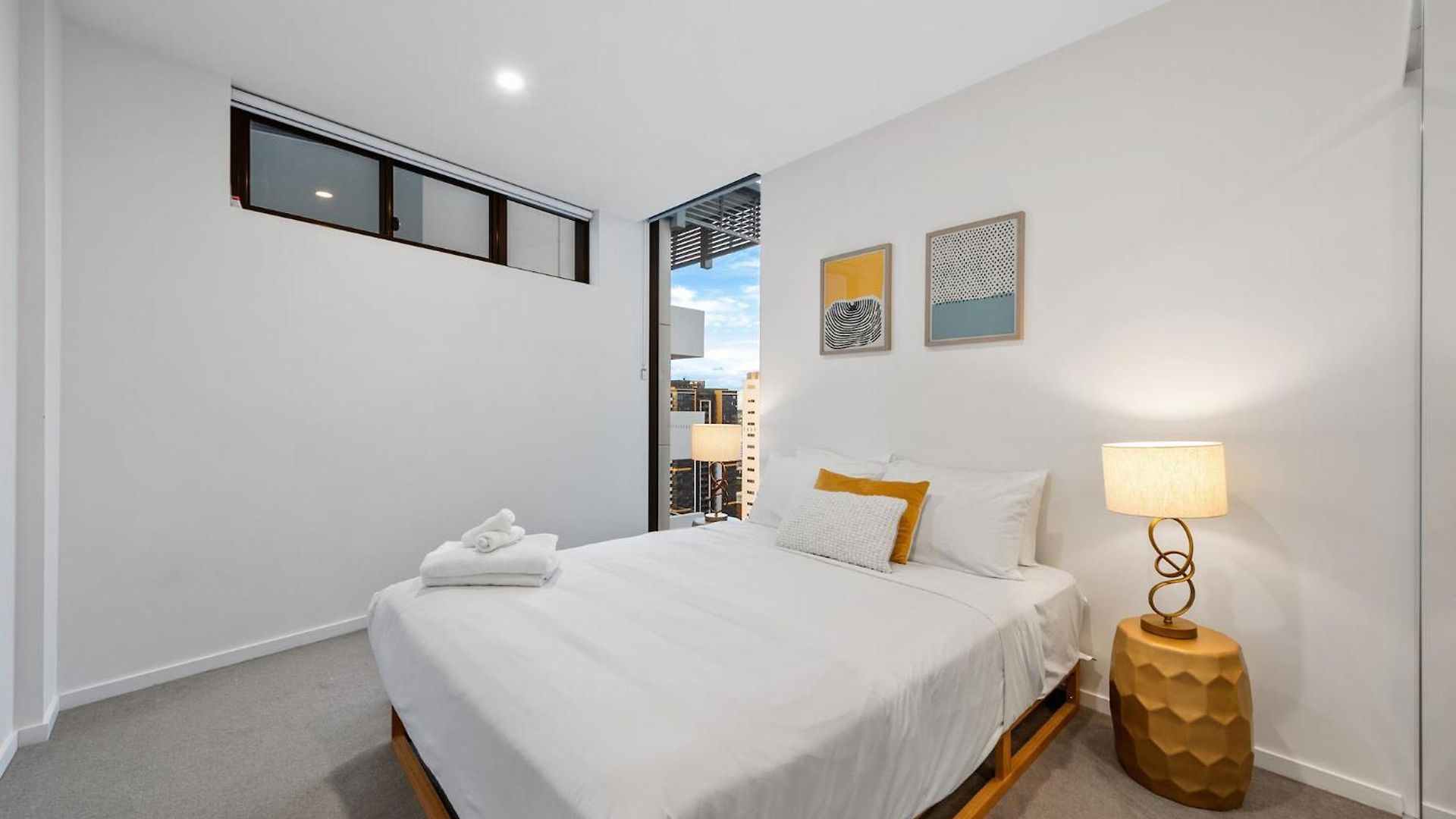 Million Dollar Views With King Bed, Pool, Gym, Wifi