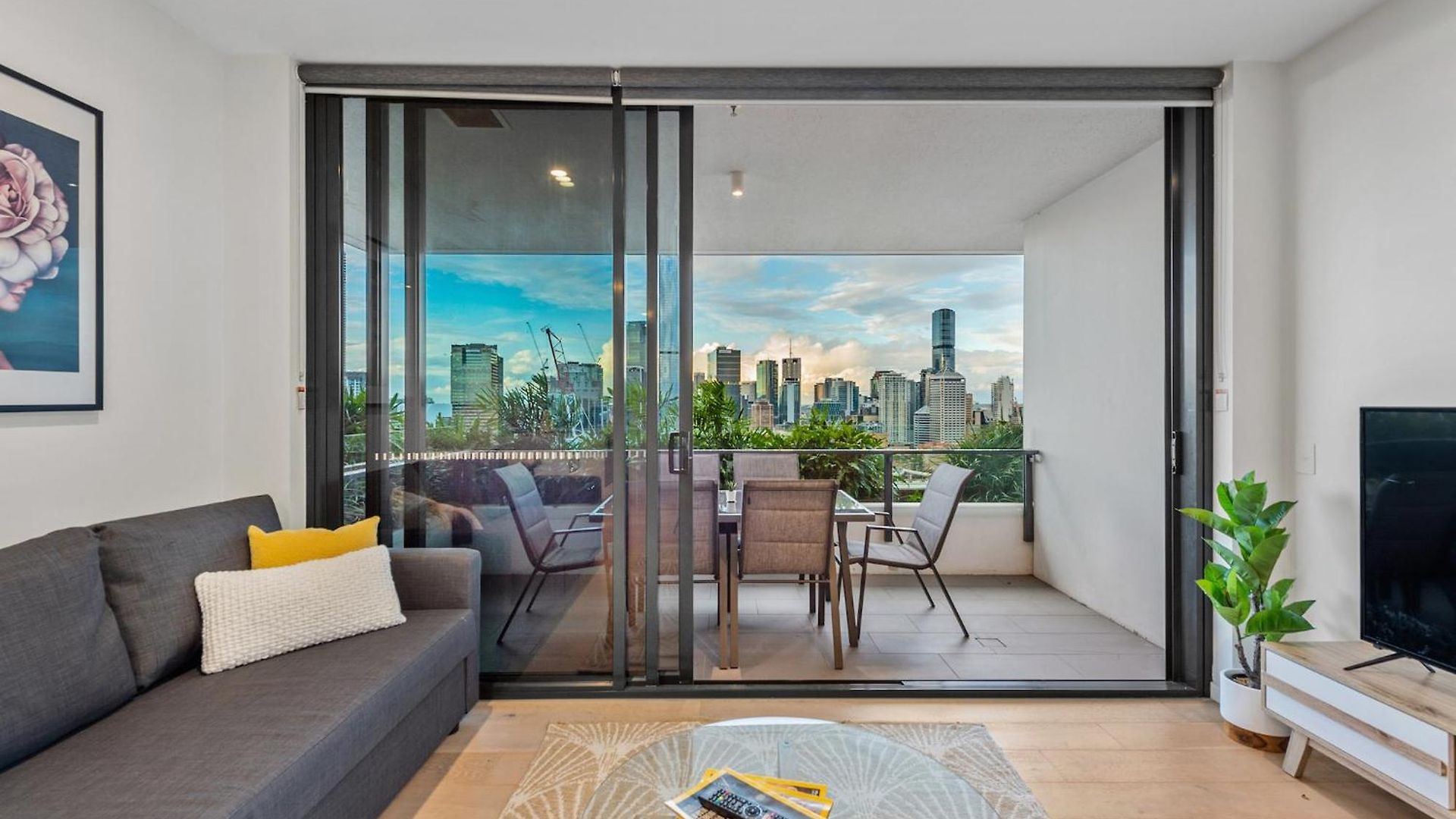 Million Dollar Views With King Bed, Pool, Gym, Wifi Apartment