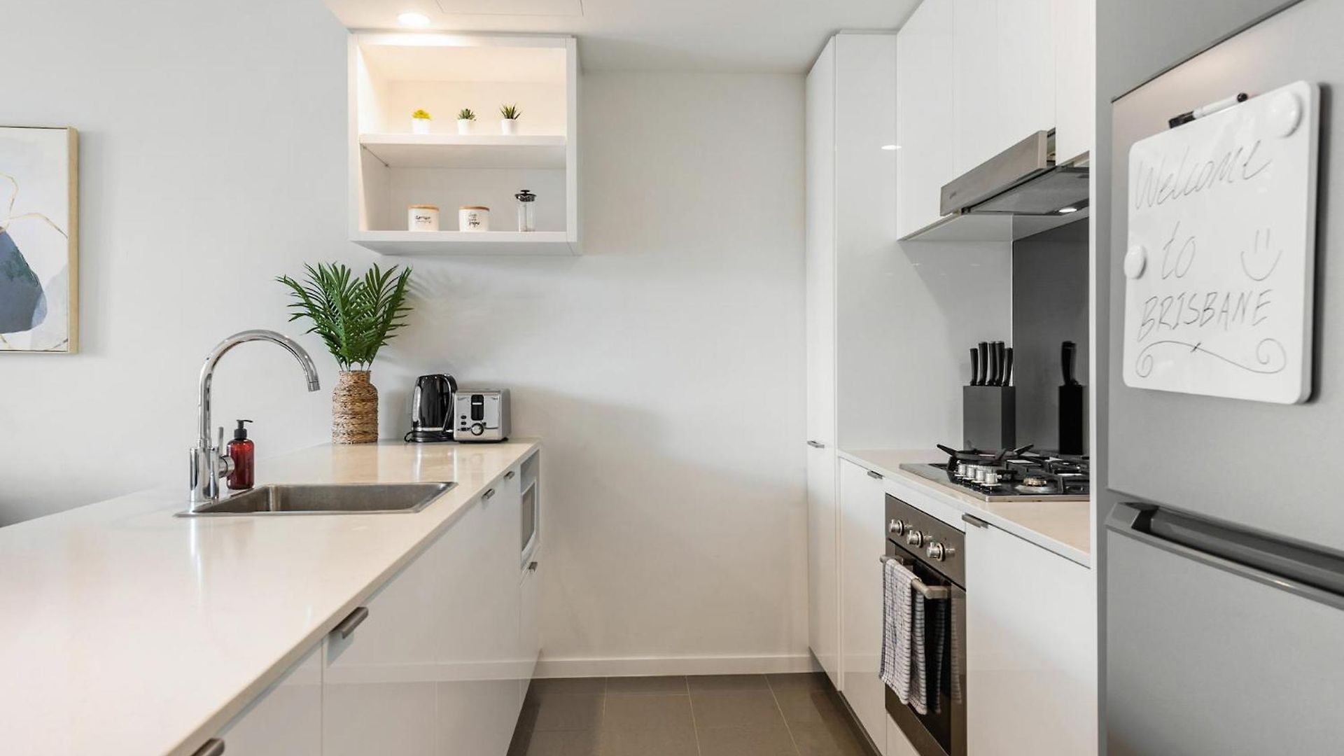 Stunning Views, King Beds, Gym, Pool, Parking Brisbane