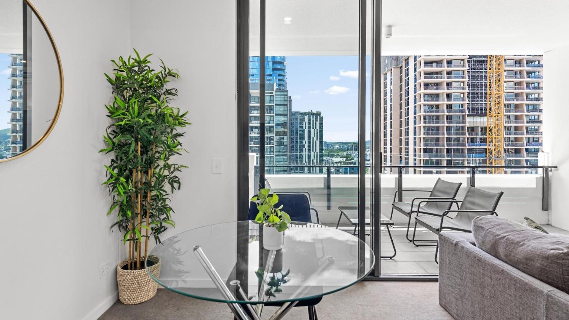 Stylish South Bank With King Bed, Pool And Balcony Brisbane
