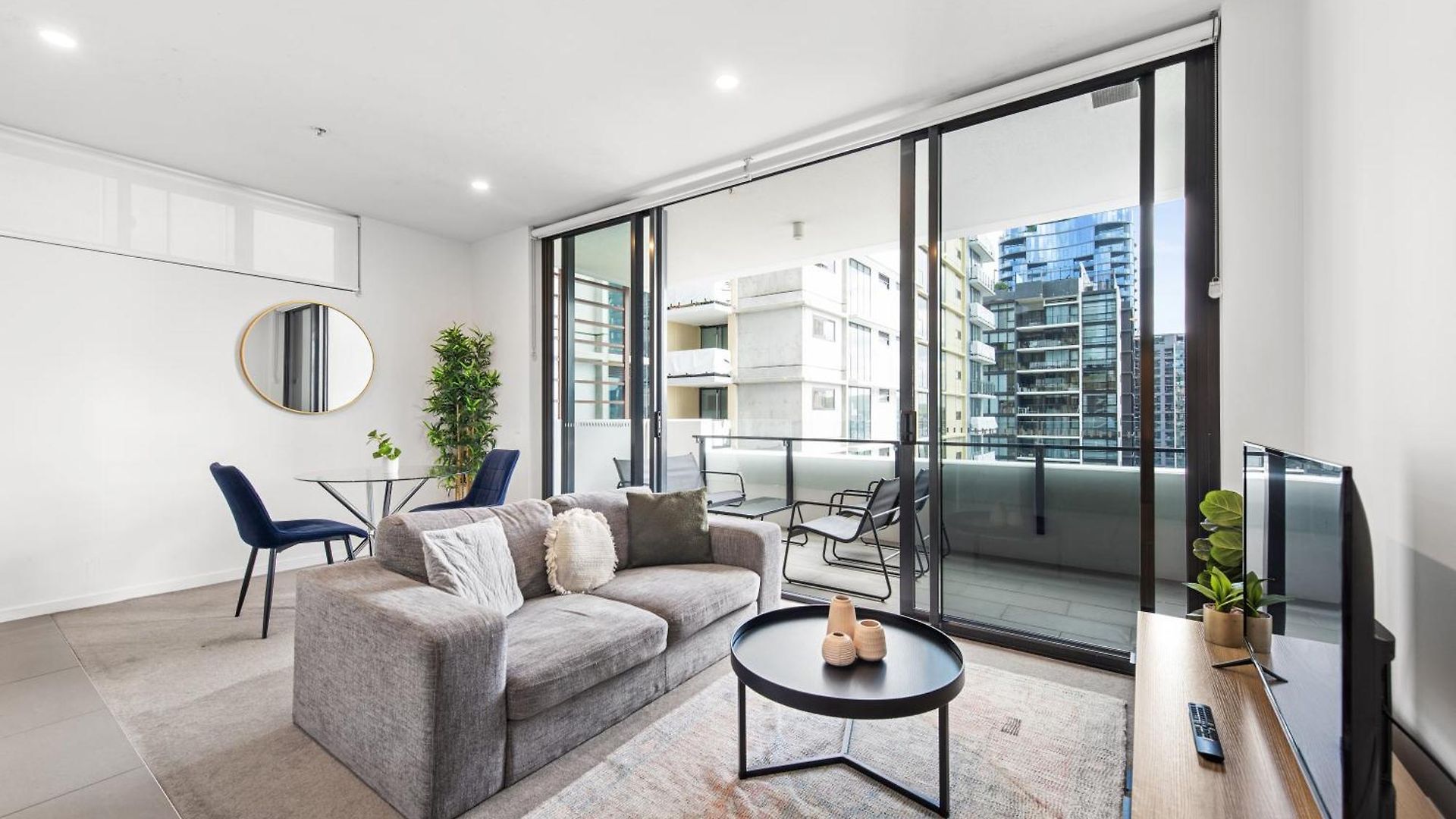 Stylish South Bank With King Bed, Pool And Balcony Brisbane