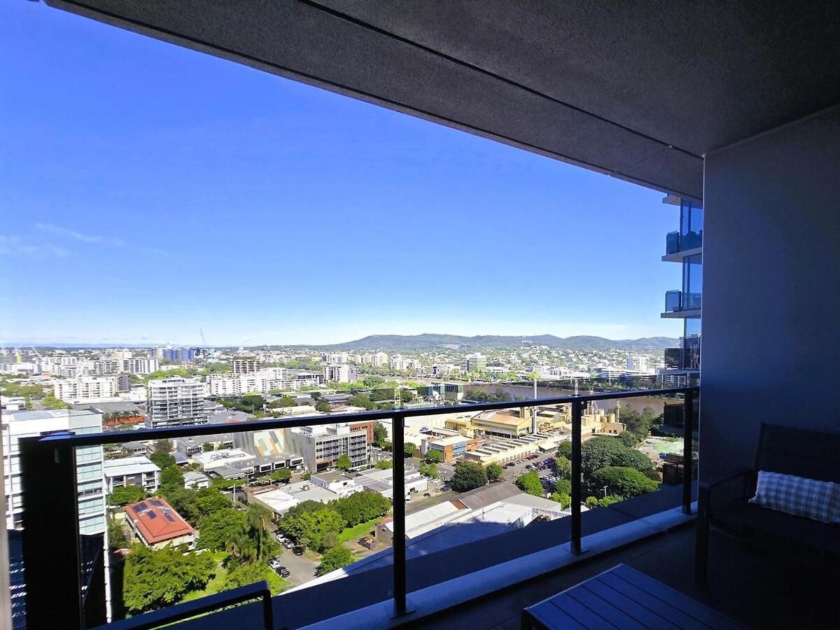 Sky-high 2br In Cbd Spectacular Views C22 Brisbane