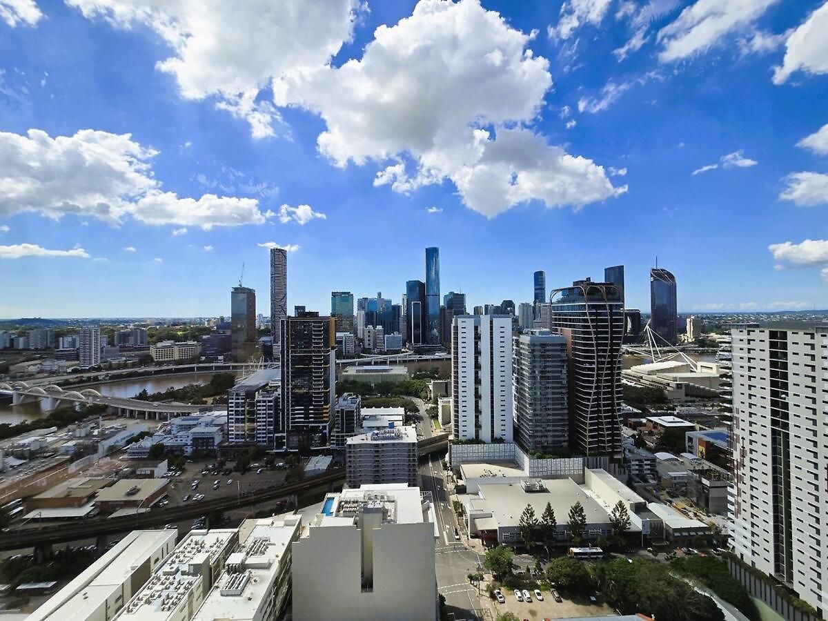 Sky-high 2br In Cbd Spectacular Views C22