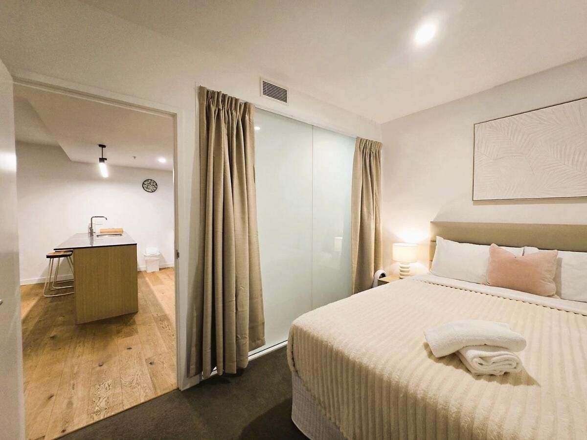 Sky-high 2br In Cbd Spectacular Views C22