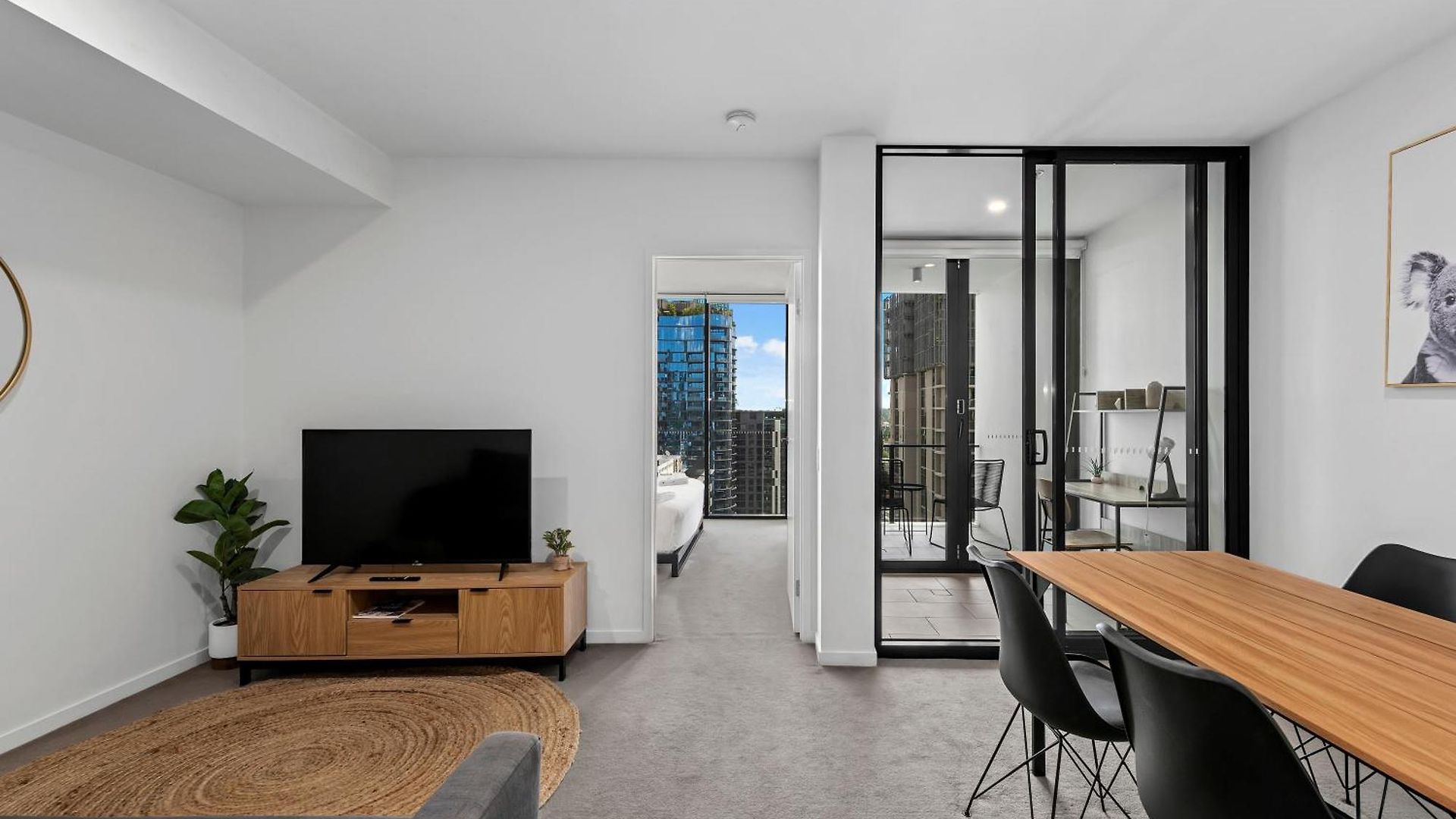 Apartment King Bed, Mountain Views & Southbank Location