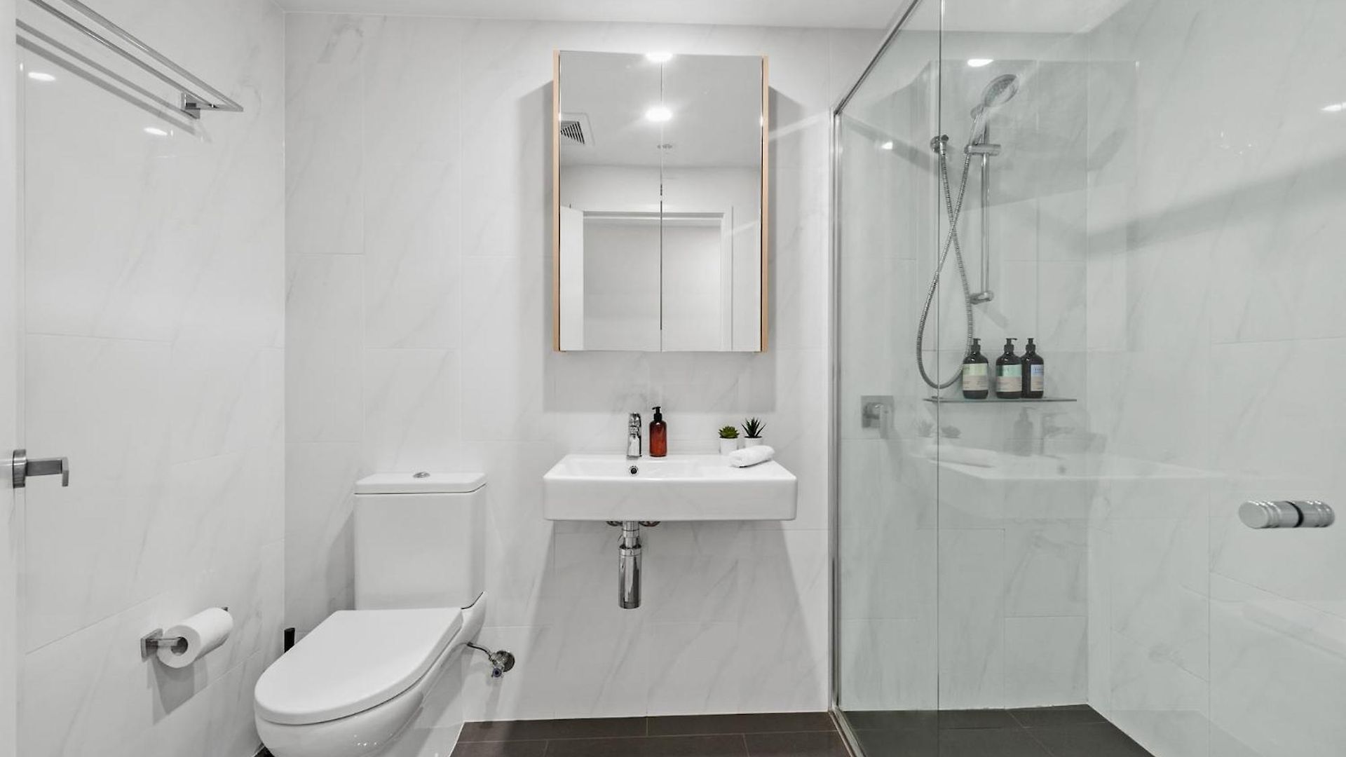 King Bed, Car Park And Gorgeous & River Views Apartment Brisbane