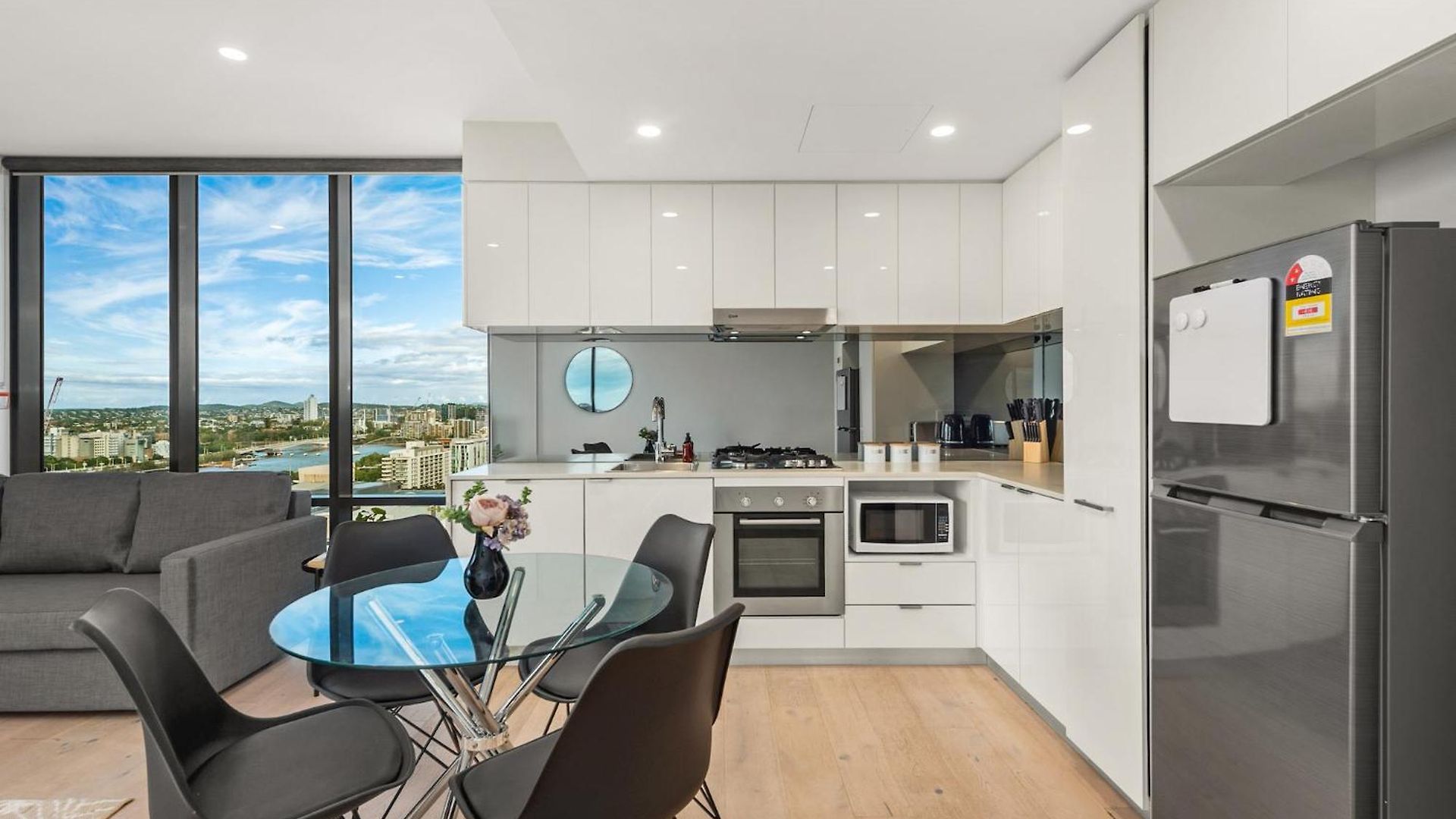 King Bed, Car Park And Gorgeous & River Views Apartment Brisbane