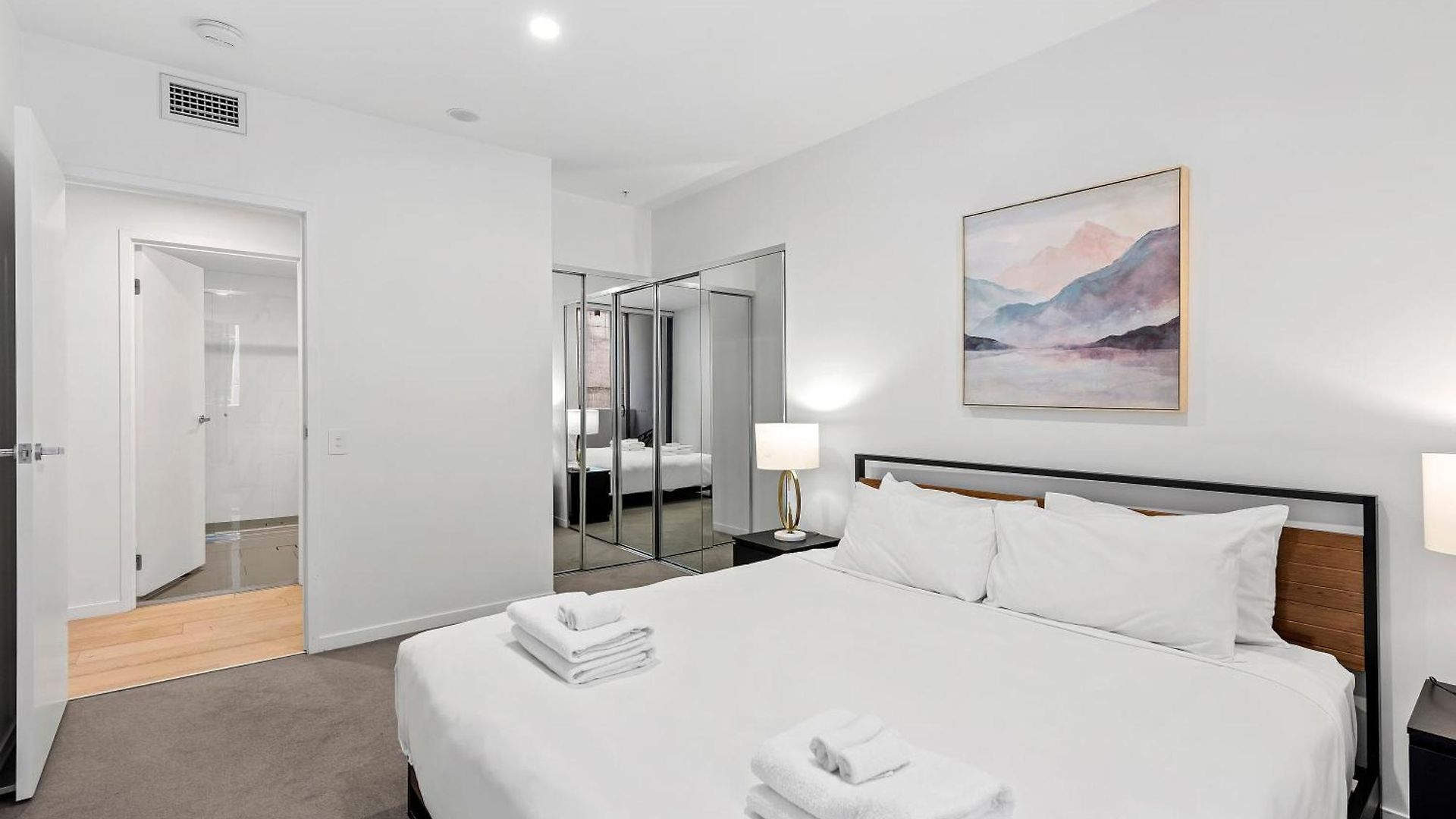 Apartment Stylish With King Bed, Gym, Pool