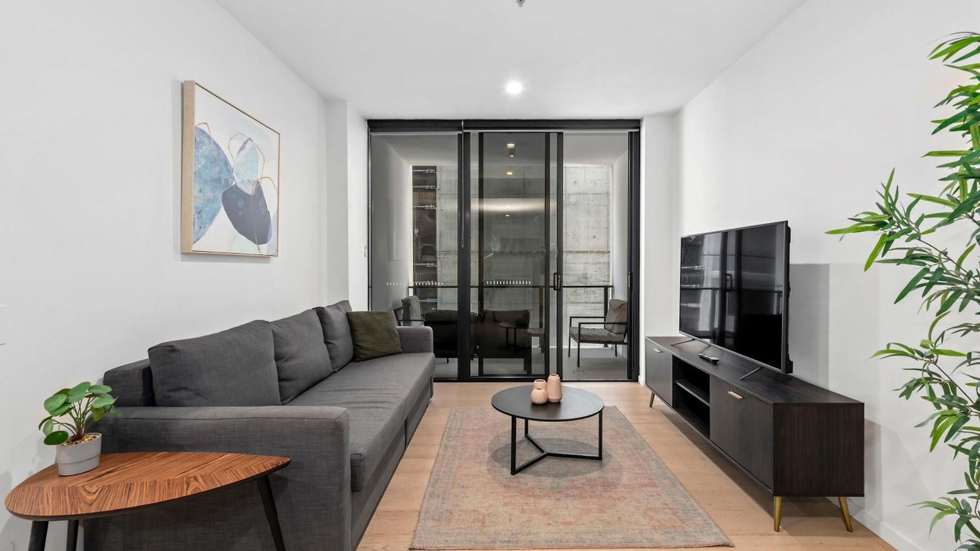 Stylish With King Bed, Gym, Pool Apartment *