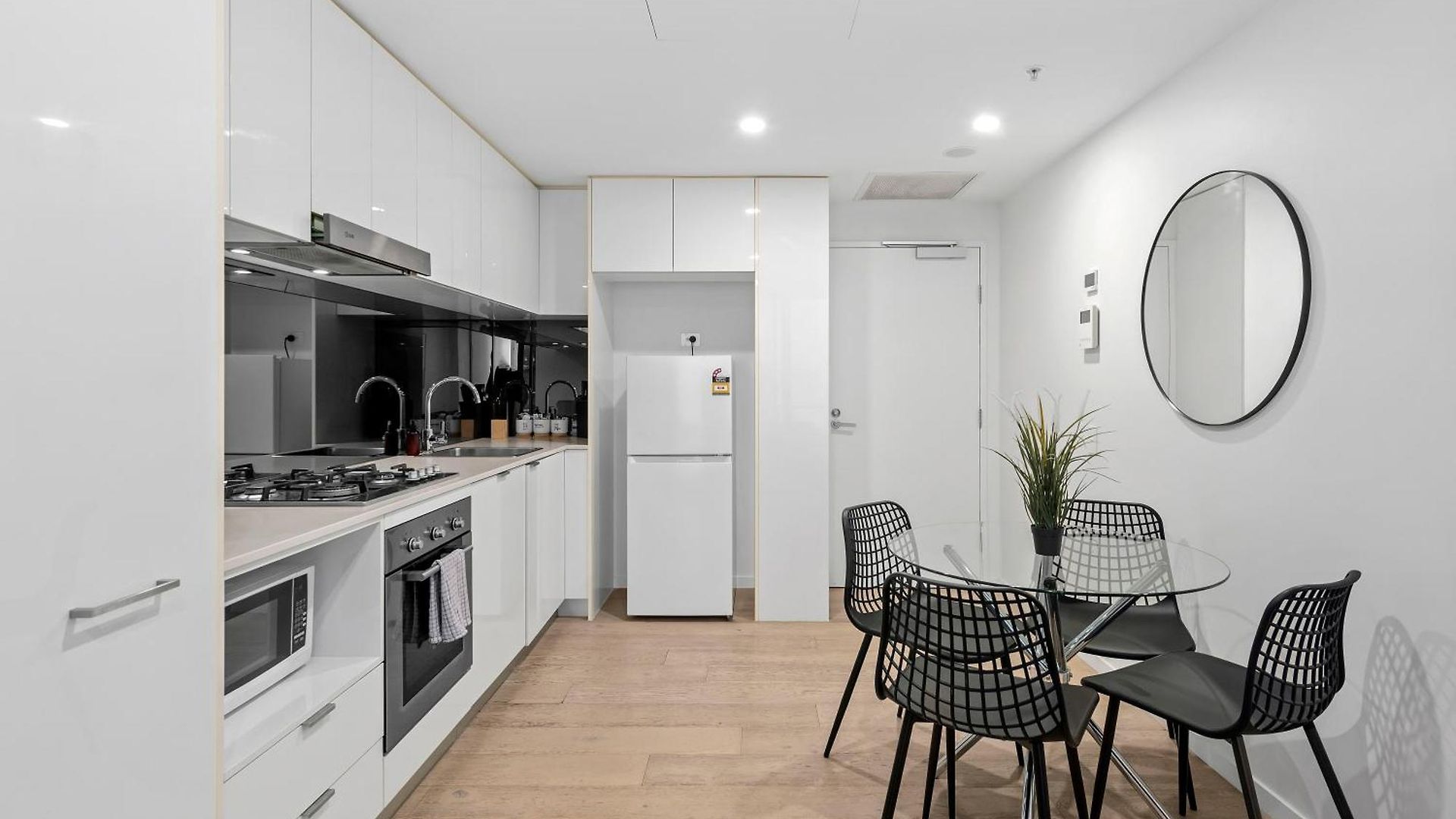 Apartment Stylish With King Bed, Gym, Pool *