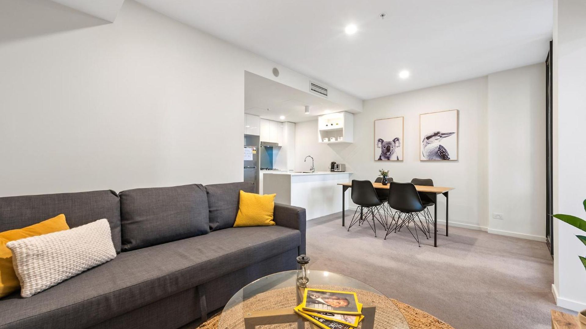 Sunset Views With Location, King Bed, Pool, Gym * Brisbane