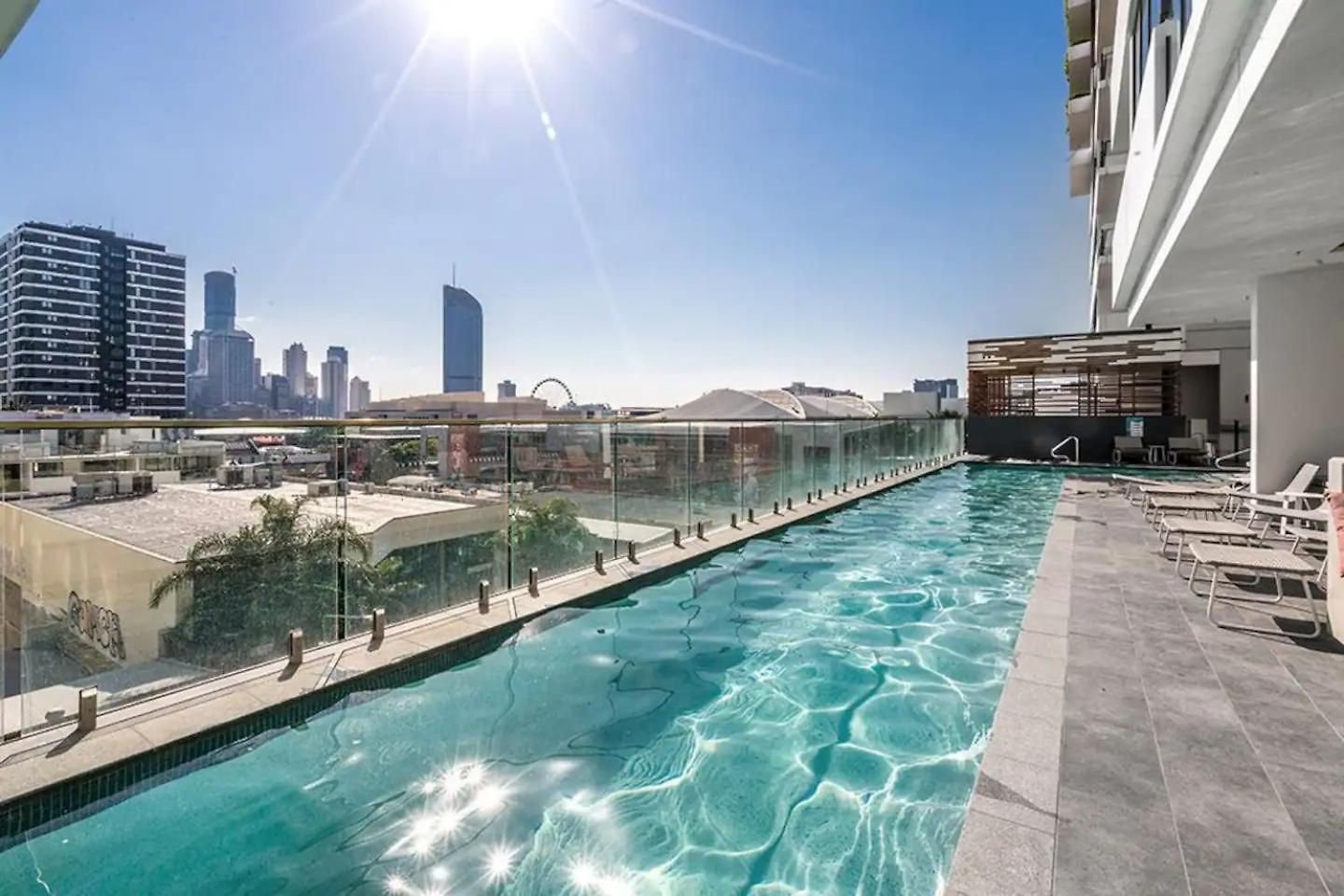 Bright & Modern With Views, King Bed, Park