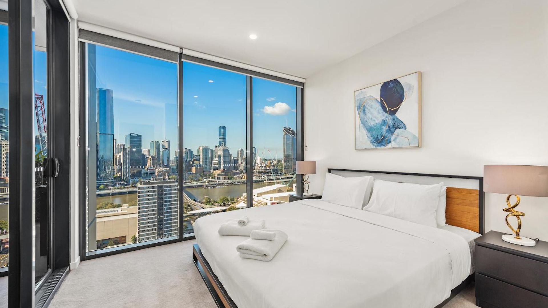Bright & Modern With Views, King Bed, Park Apartment *