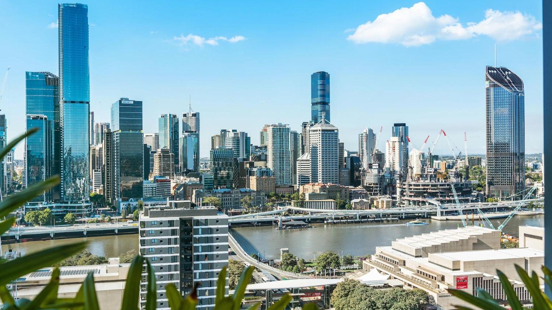 Bright & Modern With Views, King Bed, Park Apartment