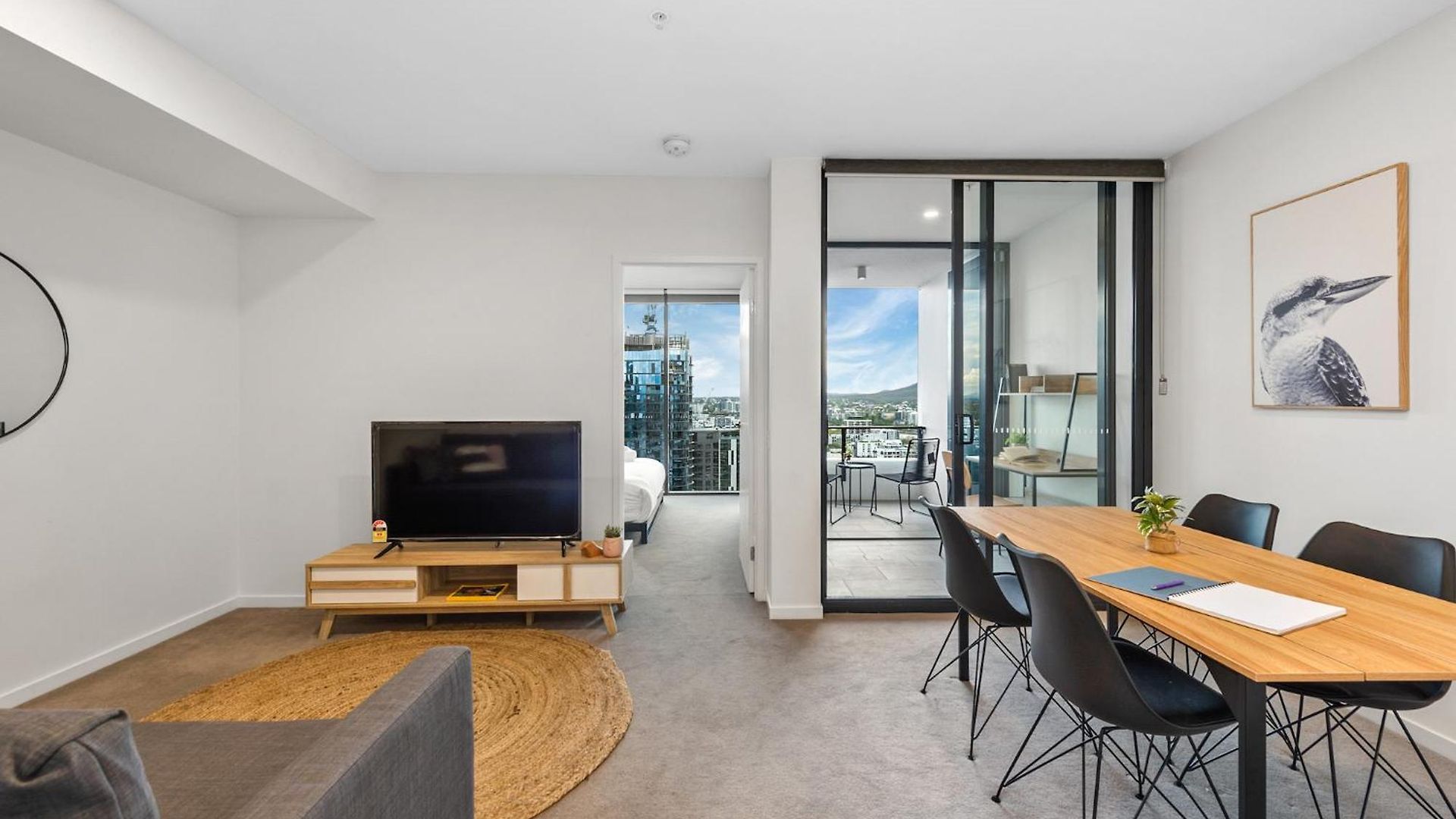 Mountain & Sunset Views With King Bed, Pool, Gym Apartment
