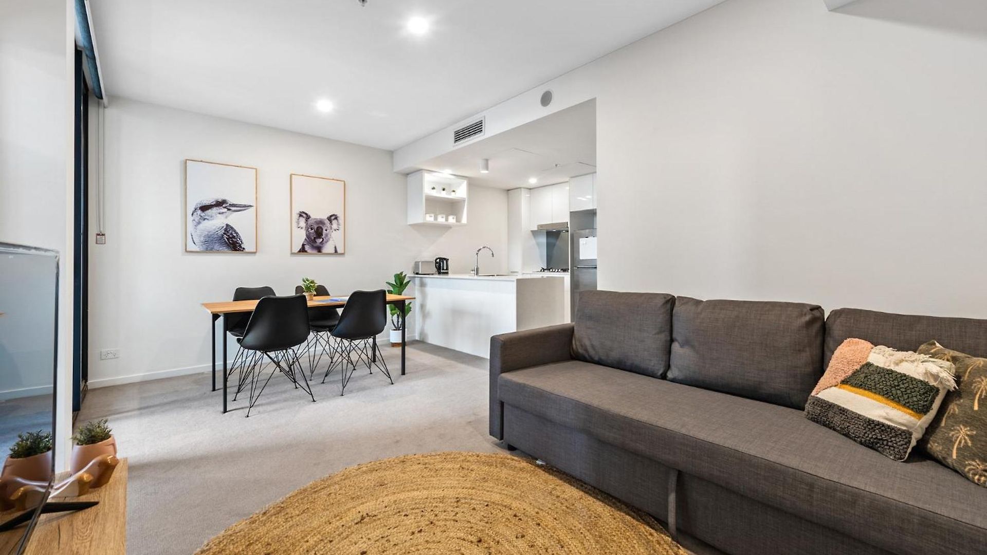 Mountain & Sunset Views With King Bed, Pool, Gym Brisbane
