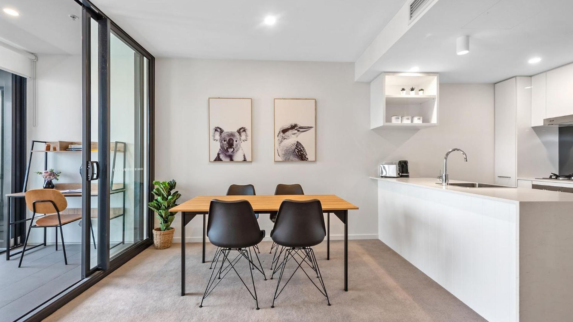 Apartment Mountain & Sunset Views With King Bed, Pool, Gym Brisbane