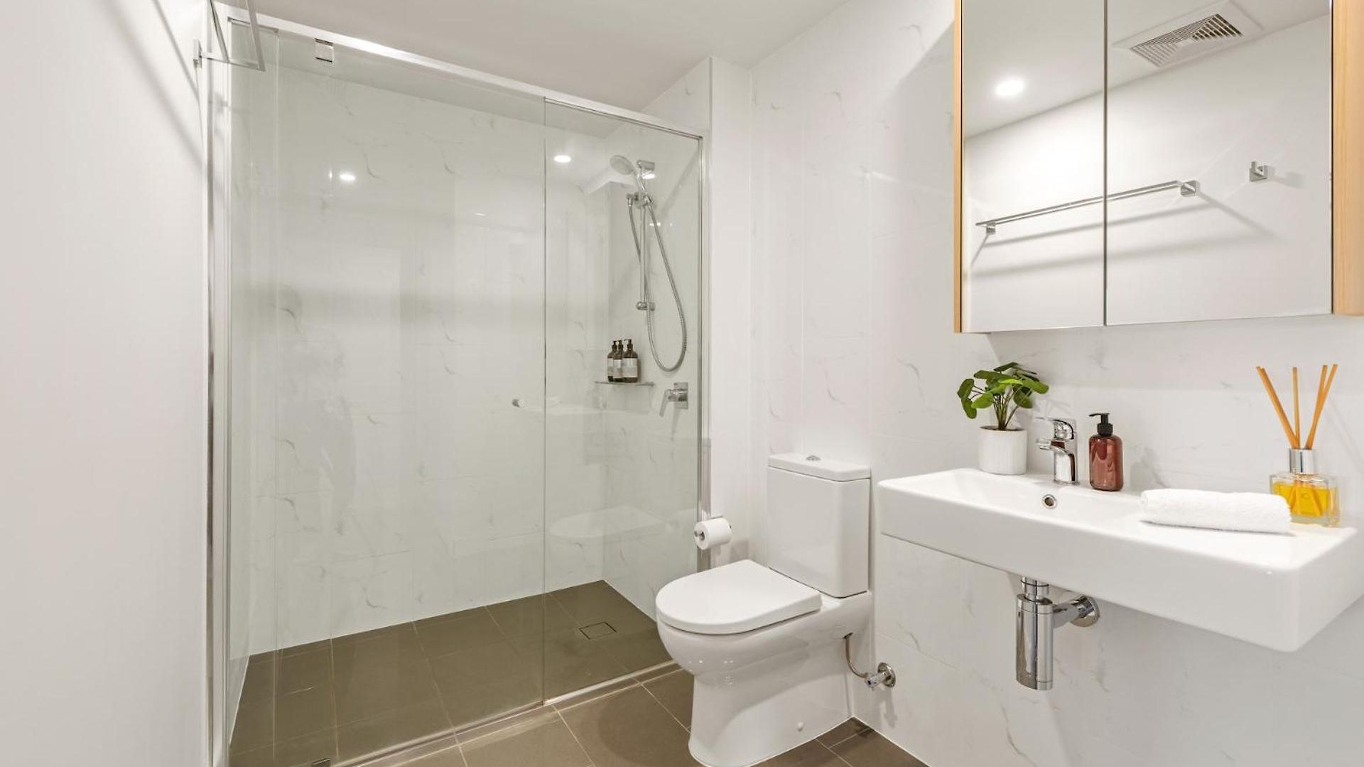 Breathtaking & River Views With Pool, Gym, Park Apartment *
