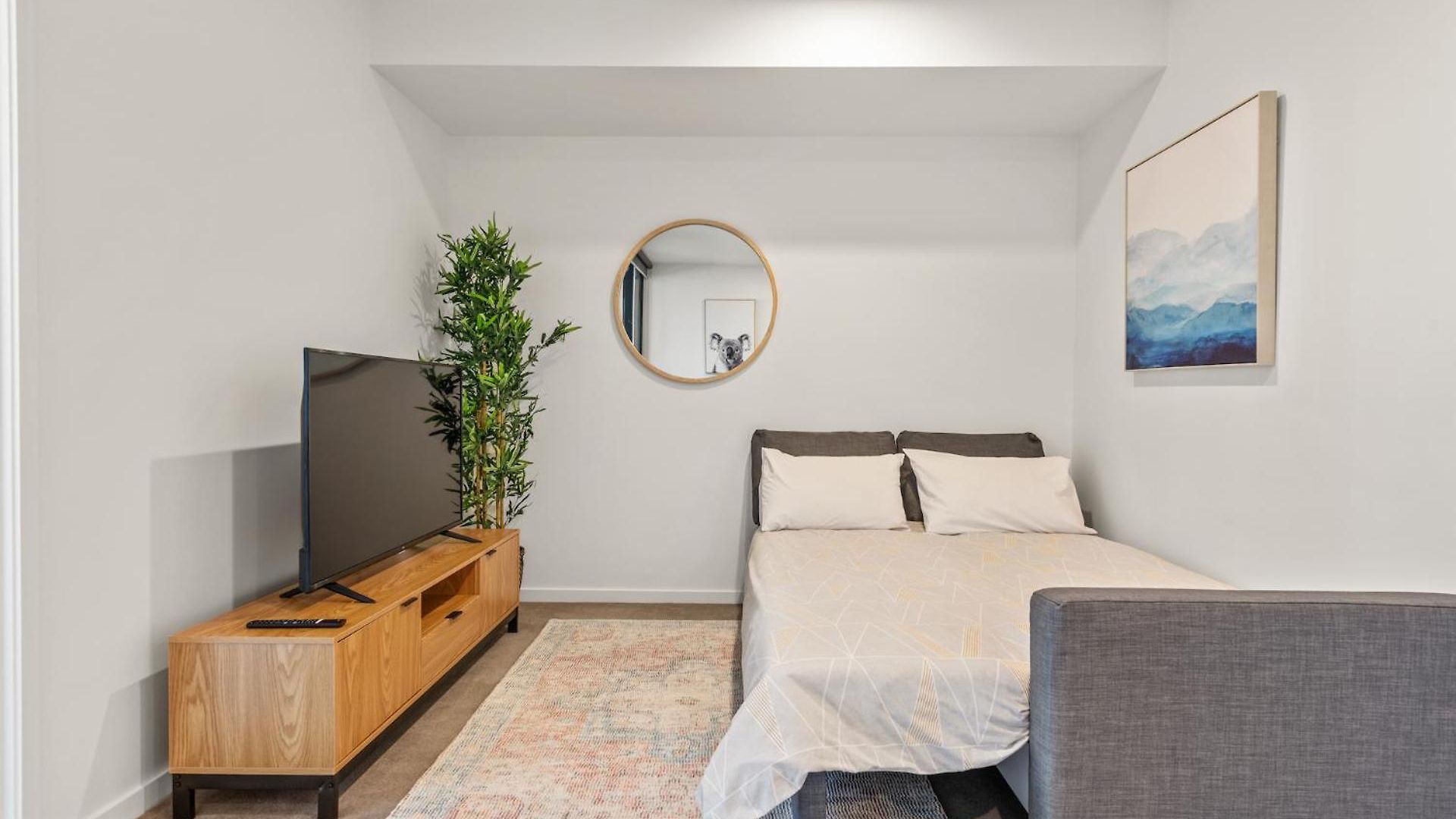 Breathtaking Views, King Bed, Pool & Location *