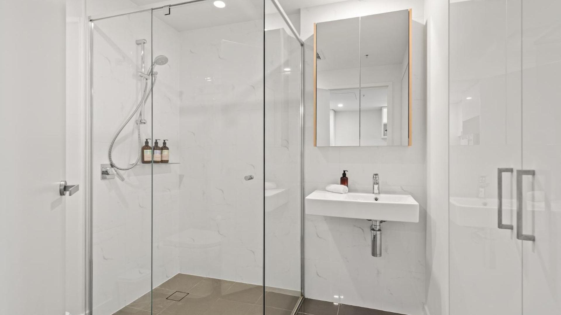 Apartment Breathtaking Views, King Bed, Pool & Location