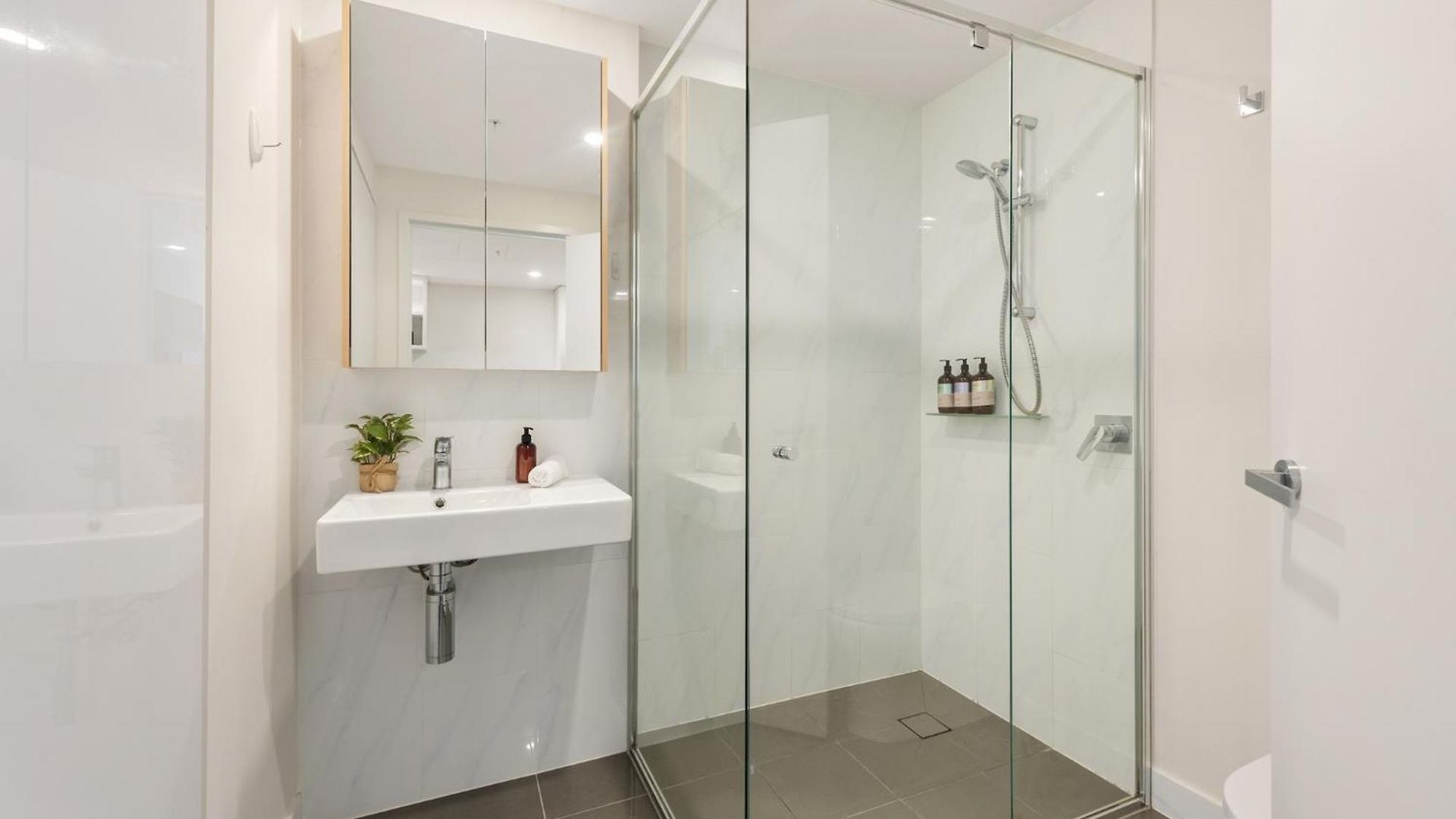 Floor With Gorgeous Views, King Bed, Pool & Gym Apartment Brisbane