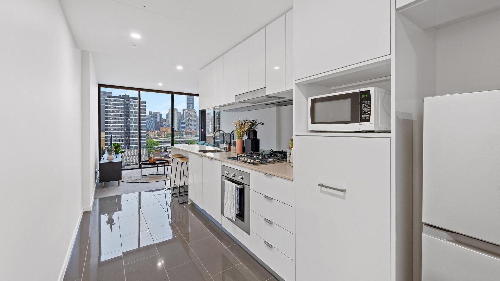 South Bank With Views, Study & Park Apartment